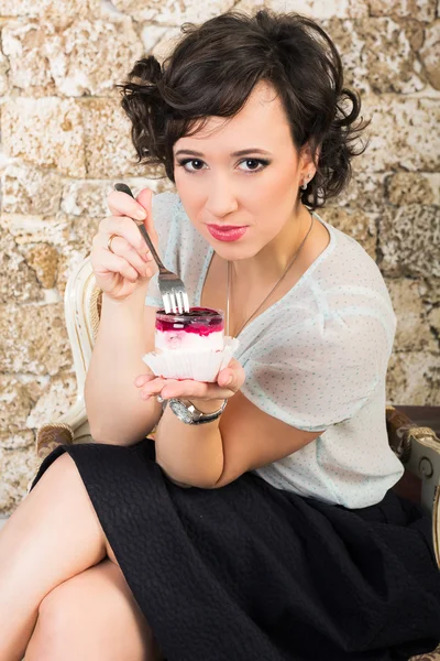 Beautiful woman with a cake — Stock Photo, Image