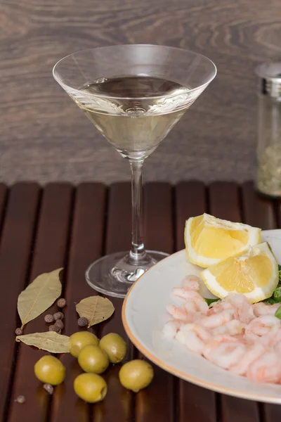 Vermouth drink and seafood dinner — Stock Photo, Image