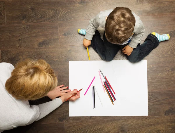 Toddler drawing on the floor — Stock Photo, Image