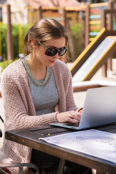 Working mother — Stock Photo, Image