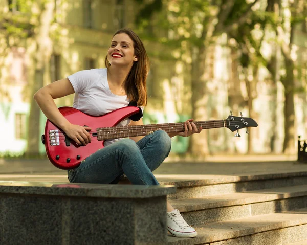 Beautiful girl with guitar — Stock Photo, Image