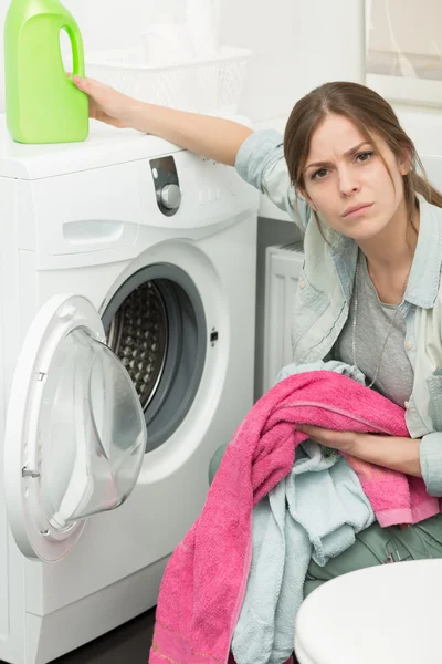 Beautiful girl doing laundry — Stock Photo, Image