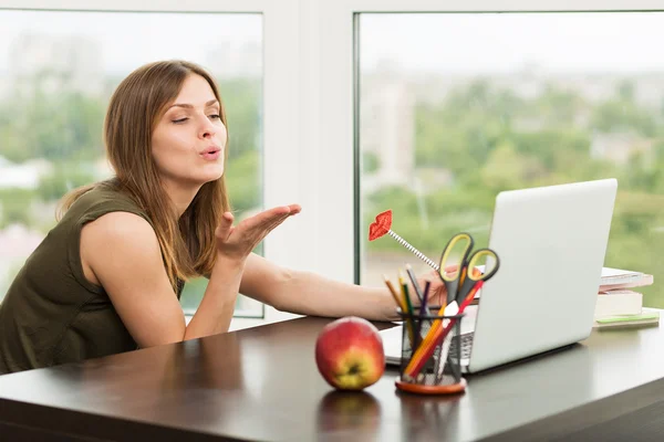 Vrouw online daten — Stockfoto