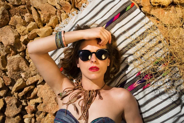 Beautiful girl on a stony beach — Stock Photo, Image