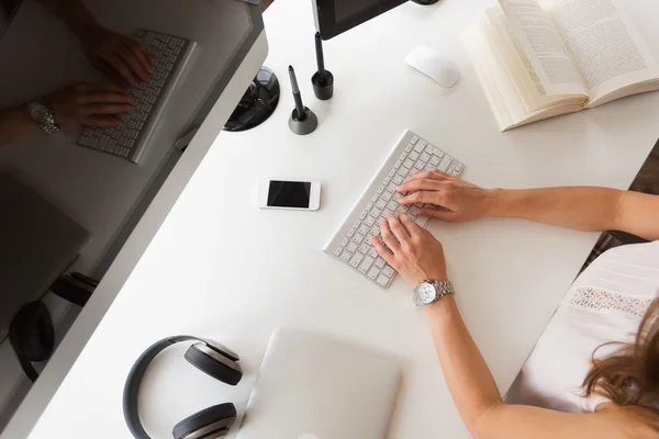 Trabalhando no escritório — Fotografia de Stock