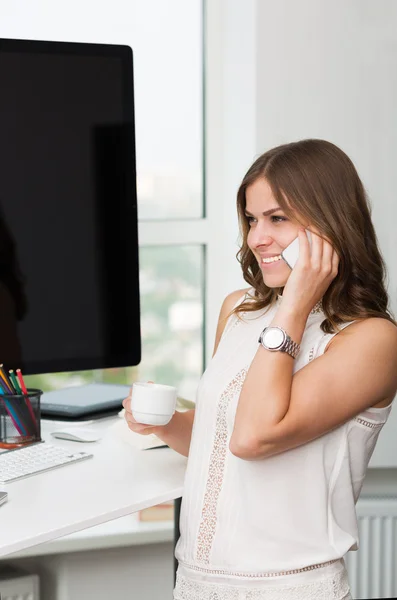 Woman working in the office — Stock Photo, Image