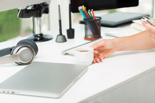 Woman working in the office — Stock Photo, Image