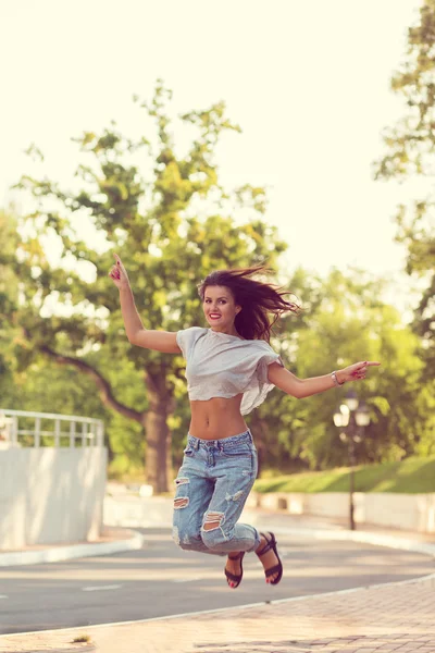 Happy girl in the park — Stock Photo, Image