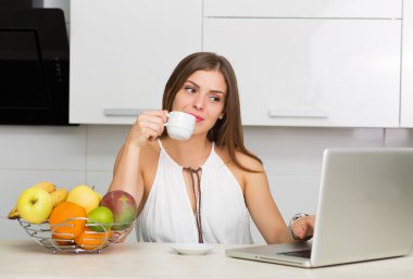 Sağlıklı kahvaltı.