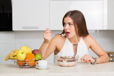 Sağlıklı kahvaltı.