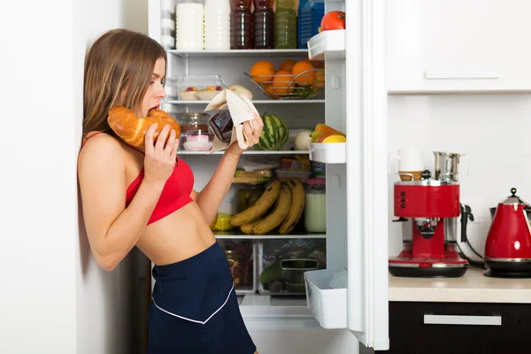 Sporty woman by the fridge — Stock Photo, Image