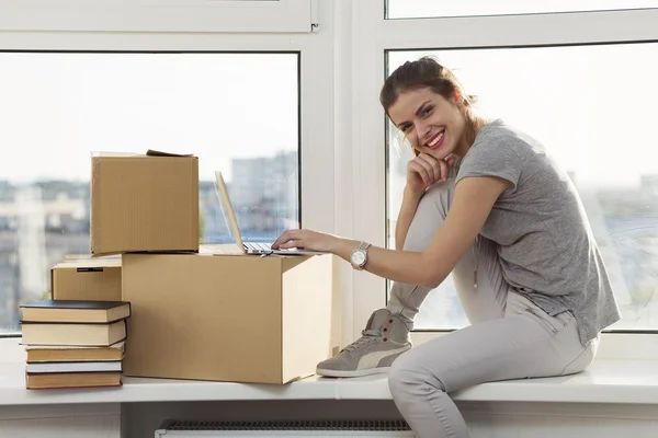 Moving in the new apartment — Stock Photo, Image