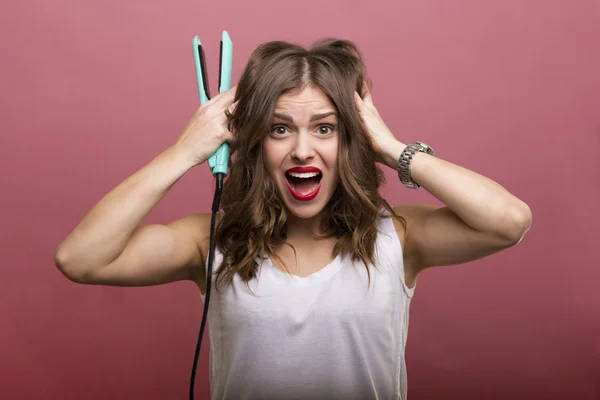 Woman styling her hair — Stock Photo, Image