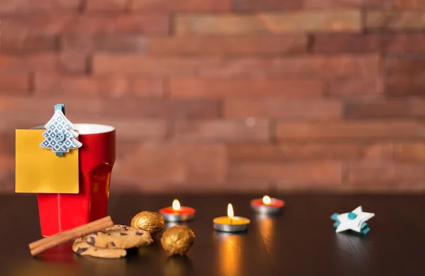 Taza de café y decoración navideña — Foto de Stock