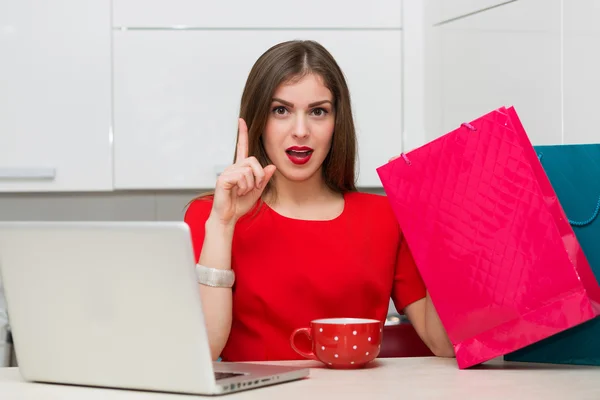 Glamorous housewife shopping online — Stock Photo, Image