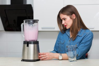 Onun mutfak güzel kadın