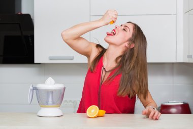 Onun mutfak güzel kadın