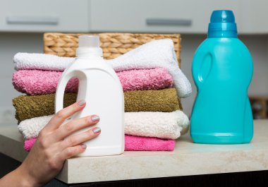 Çamaşırhane yapıyor kadın