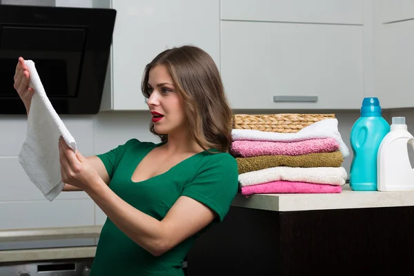 Woman doing laundry — Stock Photo, Image