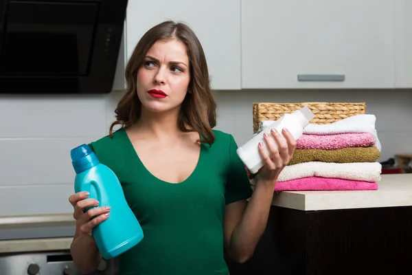 Woman doing laundry — Stock Photo, Image