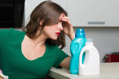 Çamaşırhane yapıyor kadın