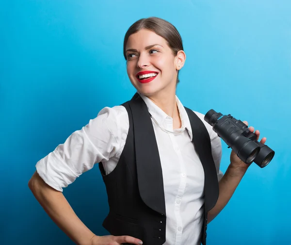 비즈니스 여자는 쌍안경 — 스톡 사진