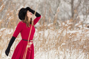 Kış alan güzel kadın