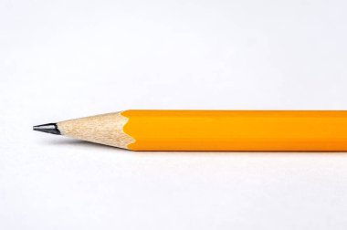 saf siyah arkaplanda izole edilmiş kalem grupları