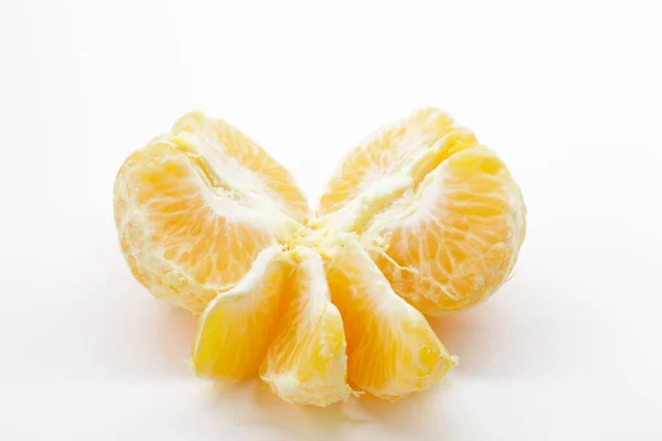 Isolerad Mandarin Eller Klementinfrukt Vit Bakgrund Makro Bit Mandarin Citrusfrukter — Stockfoto