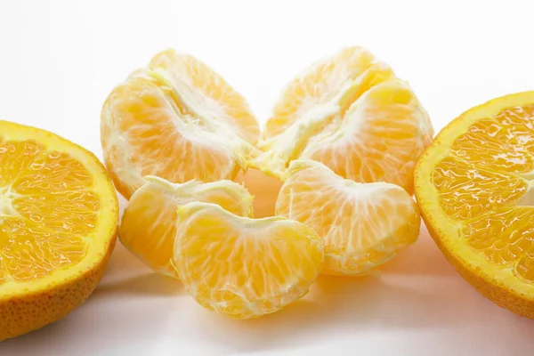 Fruta Mandarina Mandarina Aislada Sobre Fondo Blanco Recortado Cinco Trozos —  Fotos de Stock
