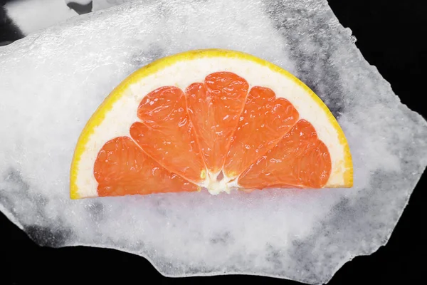 Närbild Färsk Citrus Frukt Skiva Rosa Grapefrukt Över Bakgrund Skiv — Stockfoto