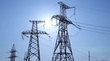 Elektrik çelik kulesiyle günbatımının 4k süreleri