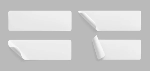 Pegatinas rectángulo blanco pegado con esquinas rizadas simulan conjunto. Etiqueta adhesiva de papel adhesivo blanco en blanco o plástico con efecto arrugado y arrugado. Etiquetas de etiqueta de plantilla se cierran. 3d vector realista — Vector de stock