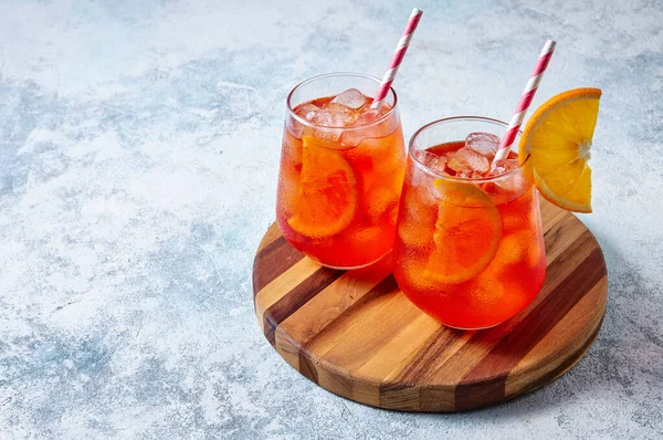 Aperol Spritz Cocktail Dans Des Verres Avec Glace Tranche Orange — Photo