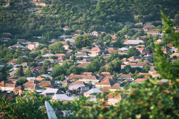 Πανόραμα της πόλης Sheki στα βουνά, Αζερμπαϊτζάν — Φωτογραφία Αρχείου