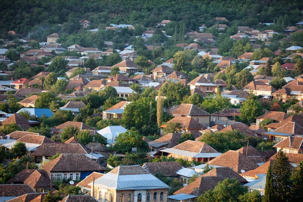 Panorama de la ville de Sheki dans les montagnes, Azerbaïdjan — Photo