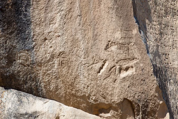 QOBUSTAN Pintura rupestre de petroglifos pré-históricos no Azerbaijão — Fotografia de Stock