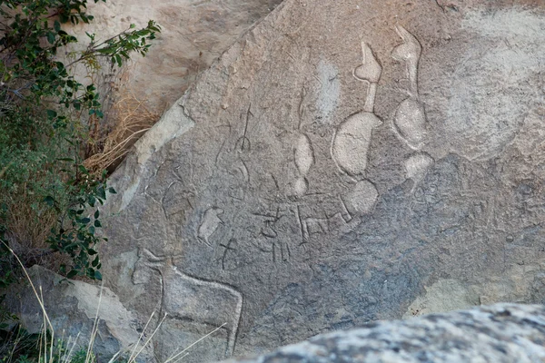 QOBUSTAN Prehistorical petroglyphs rock-painting of women in Azerbaijan — Stock Photo, Image
