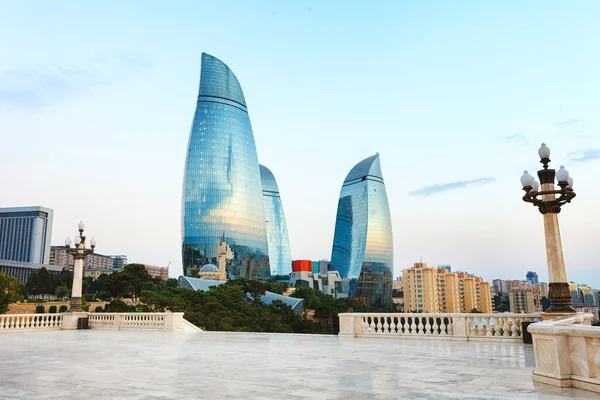 BAKU - 16 de julio: panorama de la ciudad de Bakú, Azerbaiyán — Foto de Stock