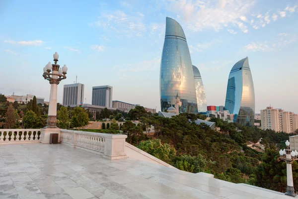 BAKU - 16 de julio: panorama de la ciudad de Bakú, Azerbaiyán — Foto de Stock