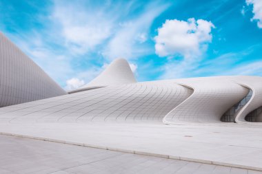 BAKU - 16 Temmuz: Bakü, Azerbaycan 'daki Heydar Aliyev Merkezi Müzesi. 