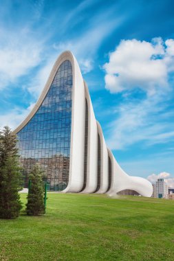 BAKU - 16 Temmuz: Bakü, Azerbaycan 'daki Heydar Aliyev Merkezi Müzesi. 