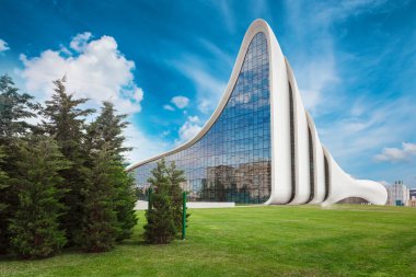 BAKU - 16 Temmuz: Bakü, Azerbaycan 'daki Heydar Aliyev Merkezi Müzesi. 