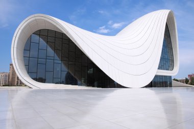 BAKU - 16 Temmuz: Bakü, Azerbaycan 'daki Heydar Aliyev Merkezi Müzesi. 