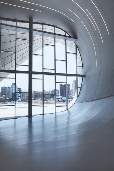 BAKU - July 16：Interior of Heydar Aliyev Center Museum in Baku, Azerbaijan. — 图库照片