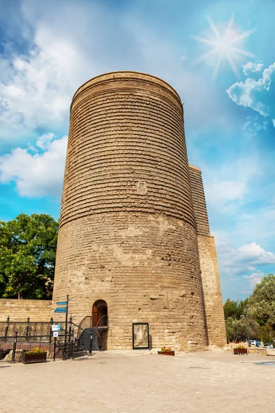 De toren van het meisje in de oude stad van Baku, Azerbaijan — Stockfoto