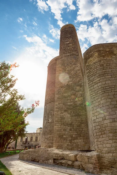 De toren van het meisje in de oude stad van Baku, Azerbaijan — Stockfoto