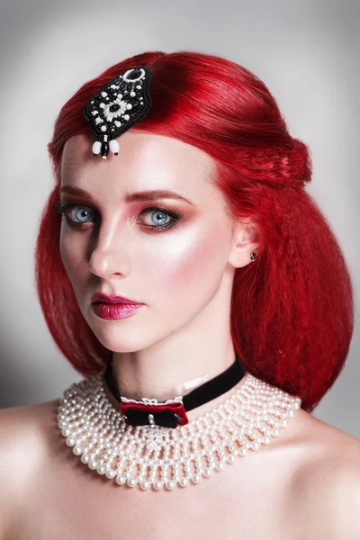 赤髪の美しさの女性の肖像画 — ストック写真