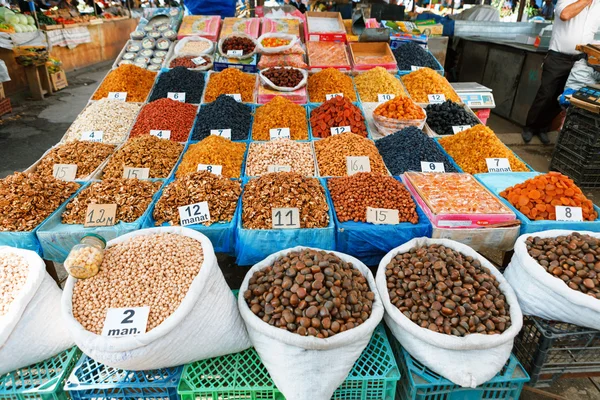 Azerbaijan, Baku, Sweets and dried fruits in the market — Stock Photo, Image