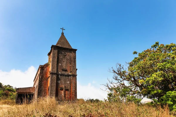 Abandoned christian church on top of Bokor mountain in Preah Monivong national park, Kampot, Cambodia — Stock Photo, Image